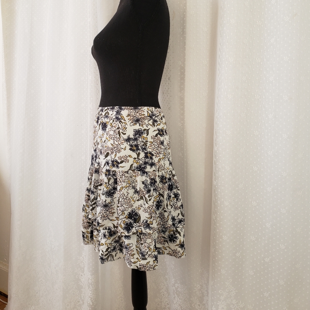 Like New Floral mid length fit and flare skirt